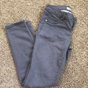 🦄Size 6 gray skinny jeans